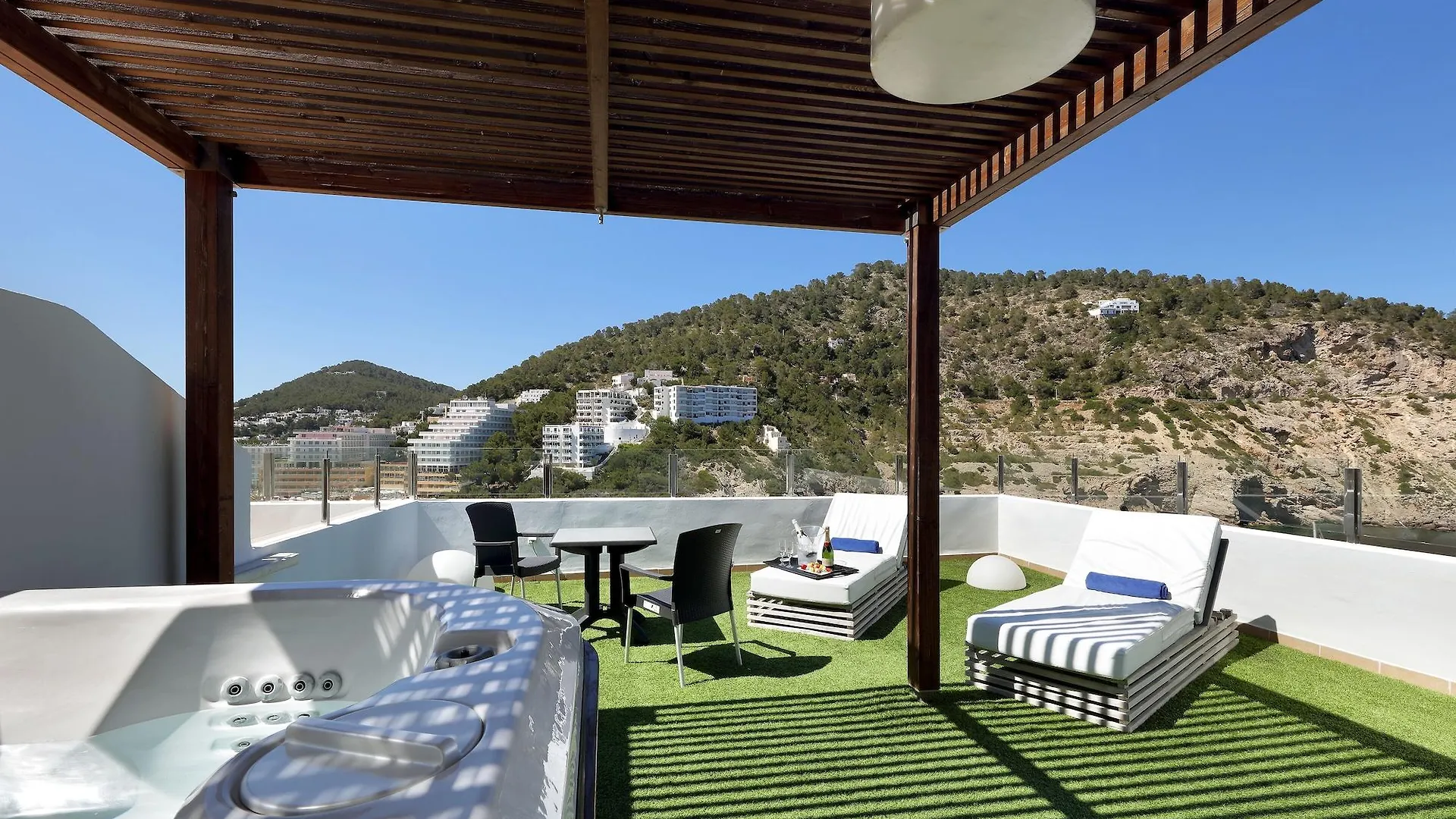 Palladium Hotel Cala Llonga - Adults Only 4*, Cala Llonga (Ibiza)